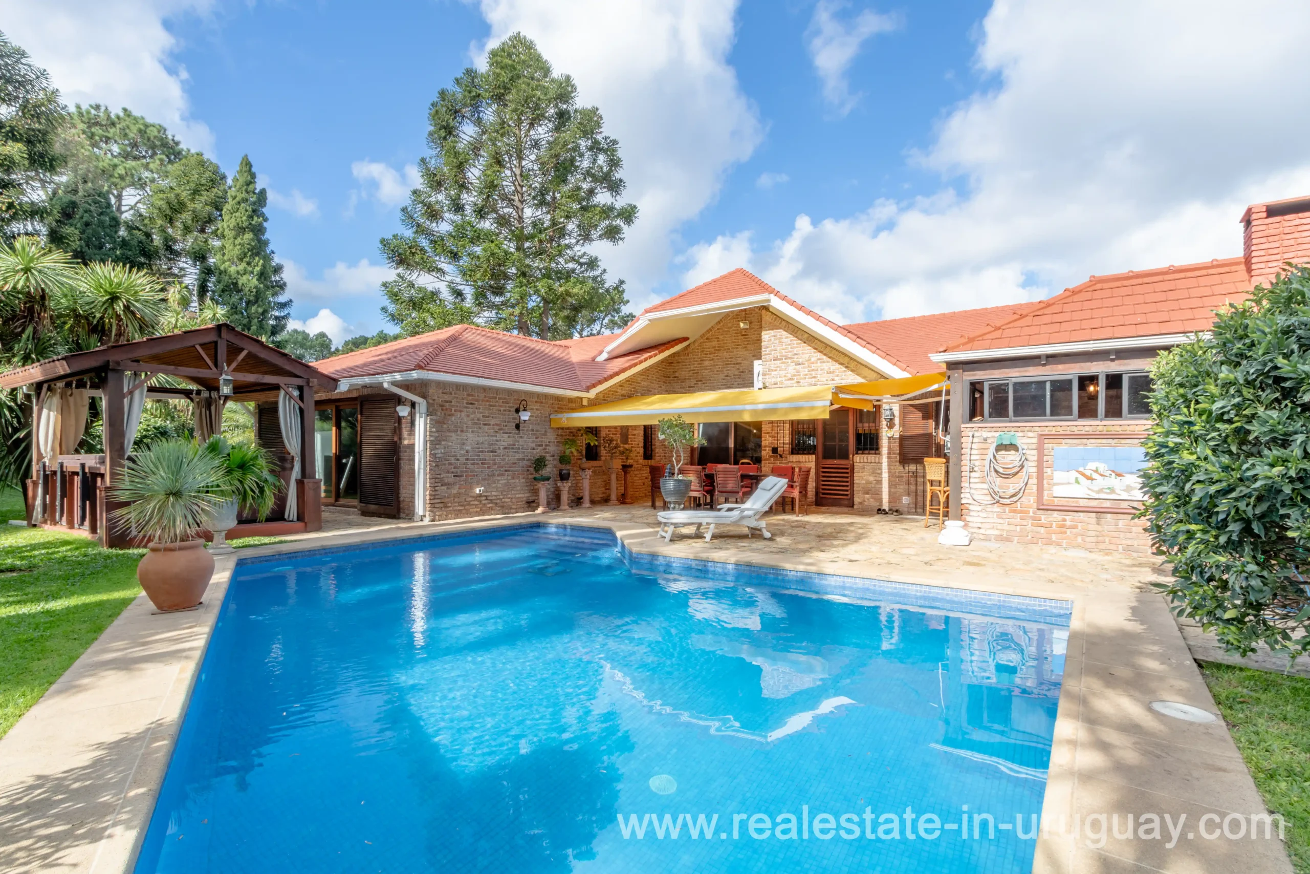 Solid house in Jardines de Cordoba Real Estate in Uruguay