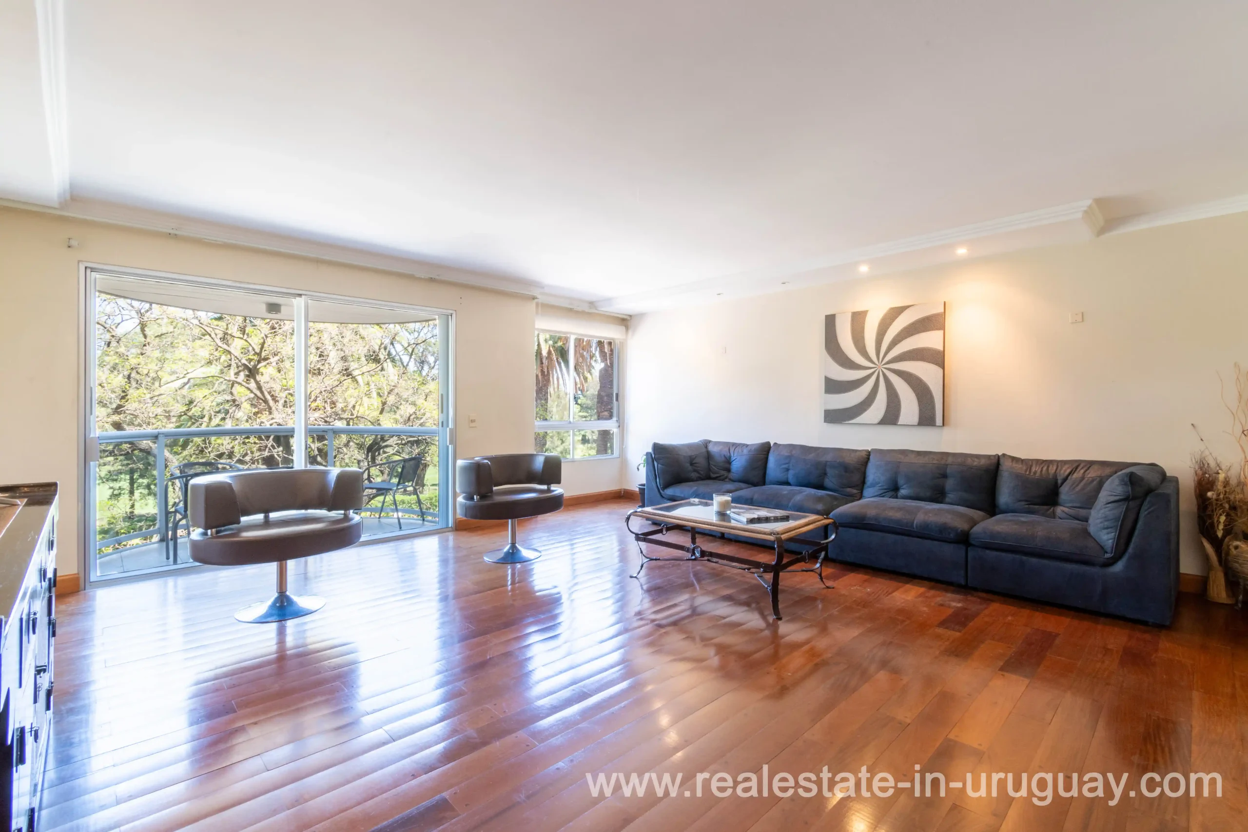 Apartment overlooking the Montevideo golf course Real Estate in Uruguay